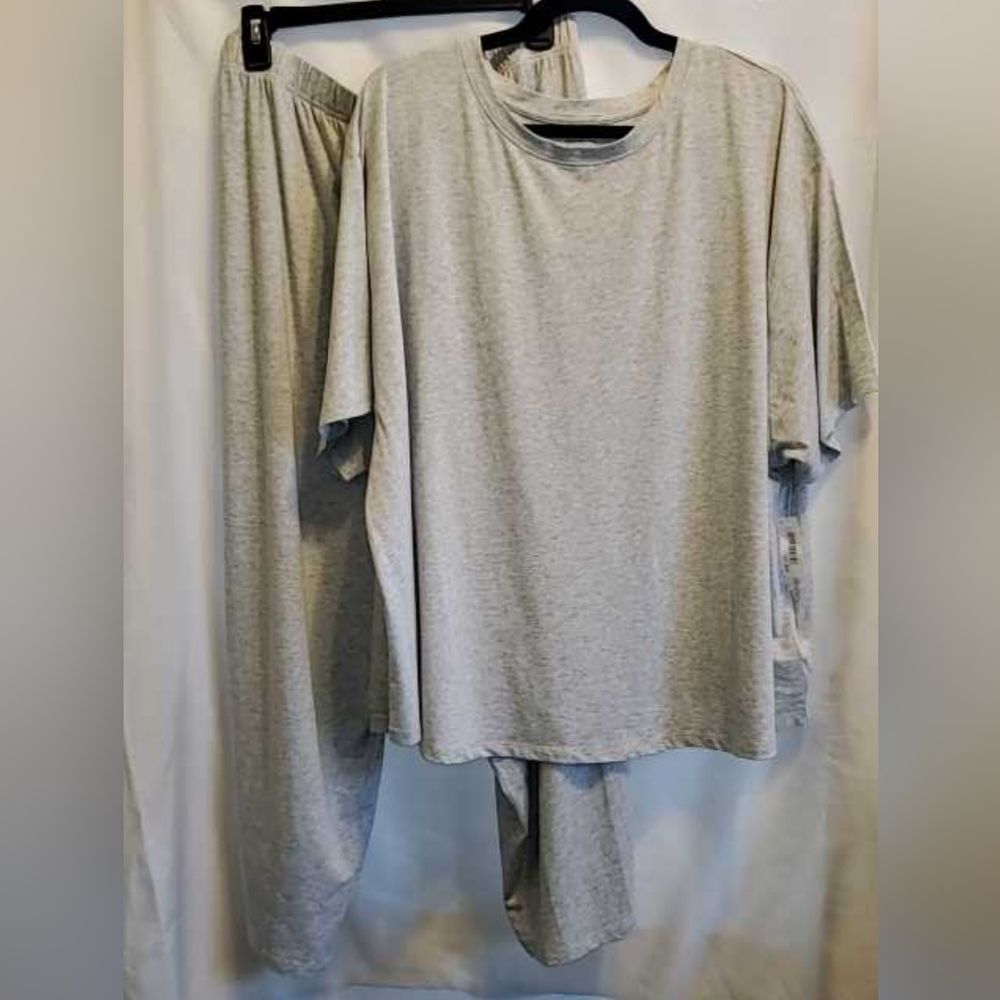 Amazon Essentials Gray Short-Sleeve Loungewear Tee and Cropped Wide-Leg Pants 3X